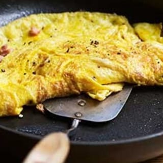 Bacon and Chz Omelet*